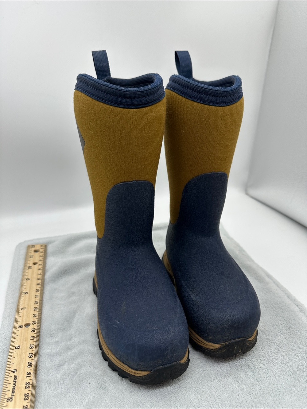 Muck Kid’s Rugged II Outdoor Performance Boots Color Navy/Tan Size Kids 9
